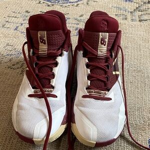New balance basketball shoes